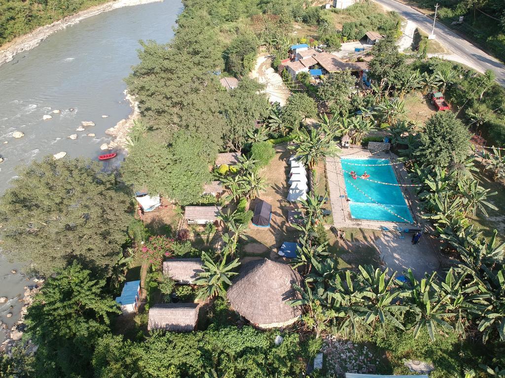 Trishuli Riverside Resort จิตวัน ภายนอก รูปภาพ